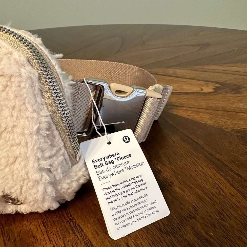NWT Lululemon Everywhere Belt Bag Fleece 1L Ivory/Trench - Picture 2 of 11